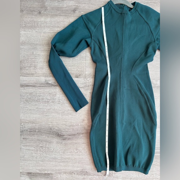 Women’s Aritzia talula sculpted knit dress size 6 - Picture 11 of 12